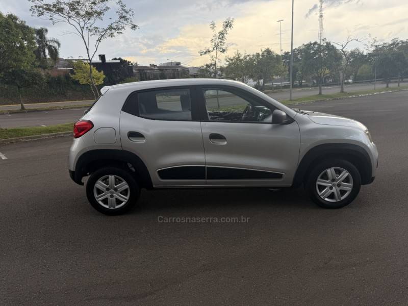 RENAULT - KWID - 2021/2022 - Prata - R$ 48.900,00