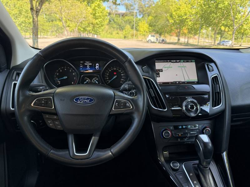 FORD - FOCUS - 2015/2016 - Prata - R$ 73.000,00