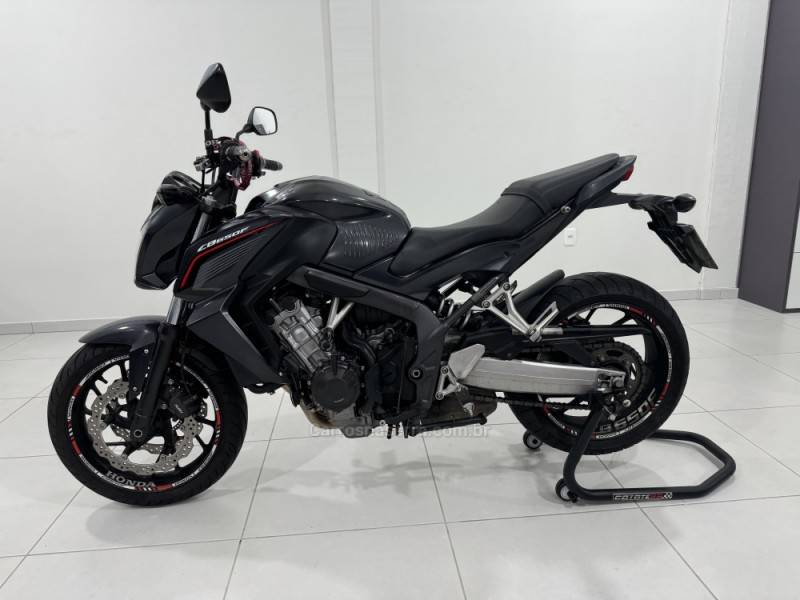 HONDA - CB 650 - 2015/2015 - Preta - R$ 39.900,00