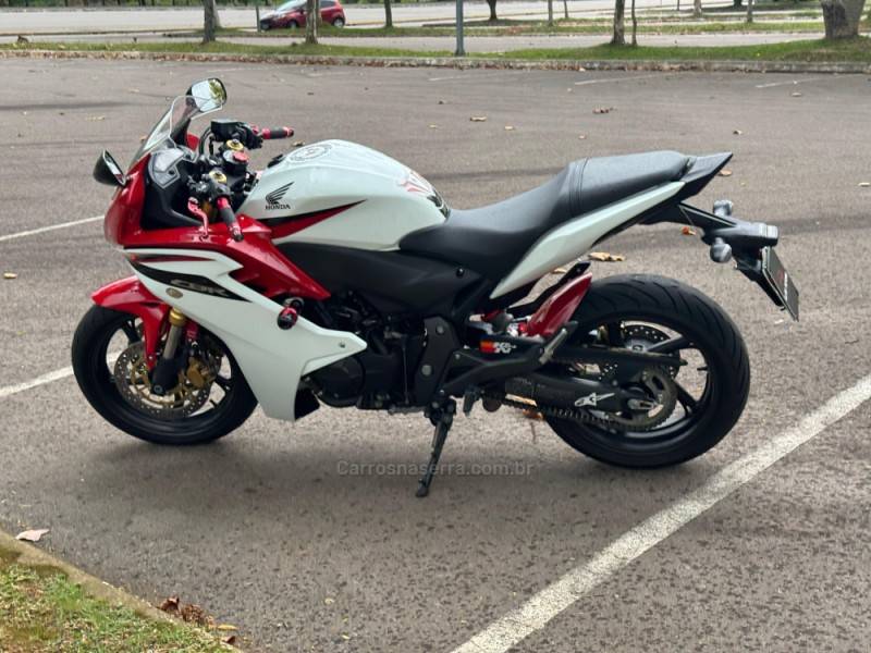 HONDA - CBR 600F - 2013/2013 - Branca - R$ 38.900,00