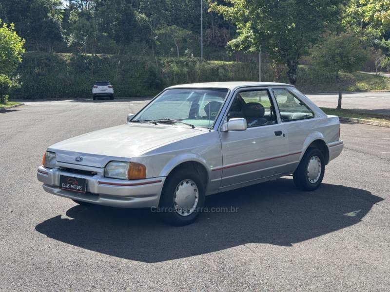 FORD - ESCORT - 1995/1995 - Cinza - R$ 20.000,00