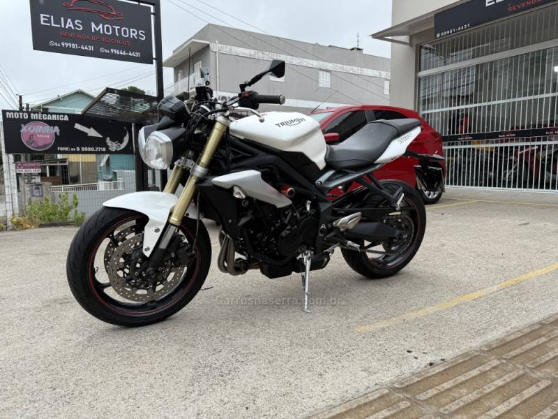 TRIUMPH - STREET TRIPLE 675 - 2016/2016 - Branca - R$ 32.000,00