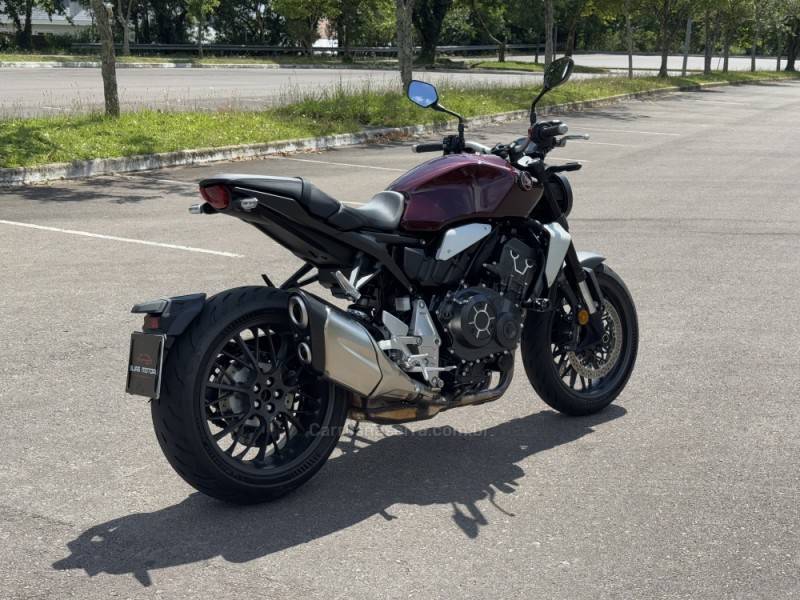 HONDA - CB 1000R - 2023/2024 - Vermelha - R$ 78.900,00