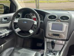 FORD - FOCUS - 2011/2012 - Preta - R$ 47.000,00