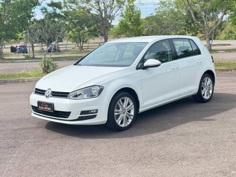 VOLKSWAGEN - GOLF - 2014/2015 - Branca - R$ 83.500,00