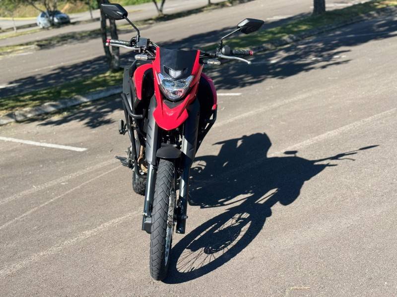 YAMAHA - XTZ 250 - 2022/2023 - Vermelha - R$ 26.900,00