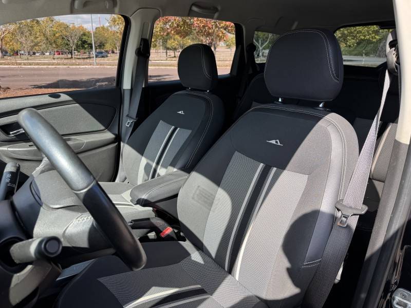 CHEVROLET - SPIN - 2015/2016 - Preta - R$ 63.000,00