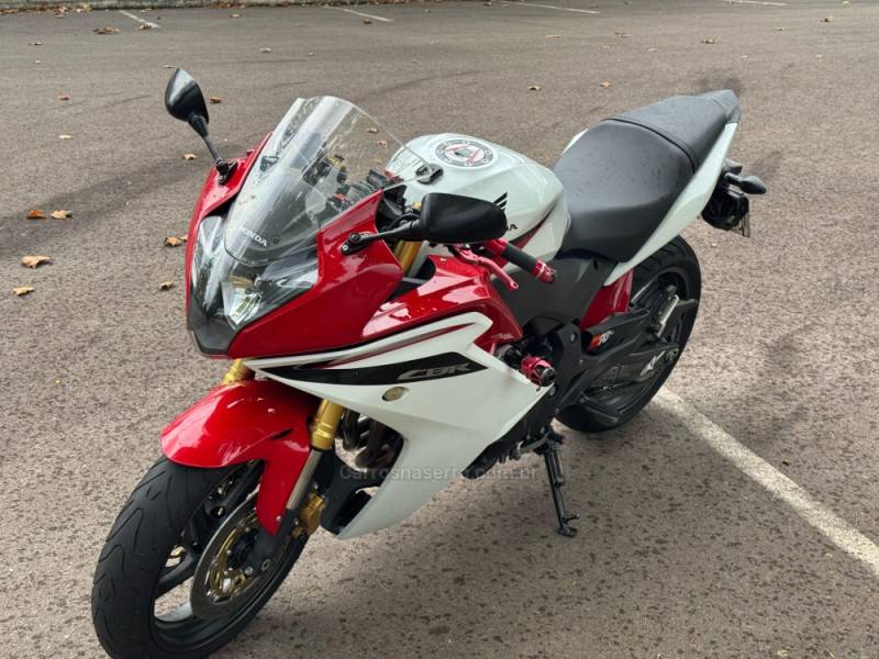 HONDA - CBR 600F - 2013/2013 - Branca - R$ 38.900,00