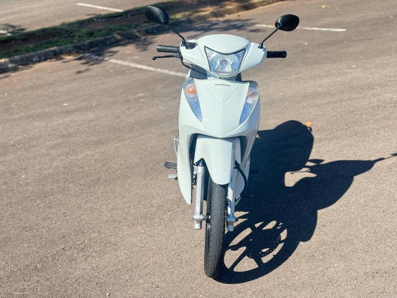 HONDA - BIZ 125 - 2014/2014 - Branca - R$ 12.800,00
