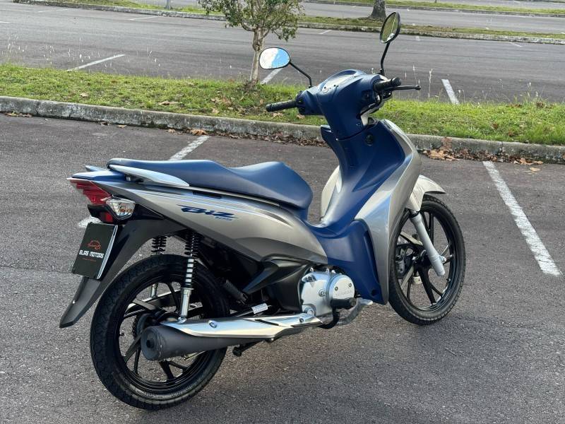 HONDA - BIZ 125 - 2021/2021 - Prata - R$ 15.900,00