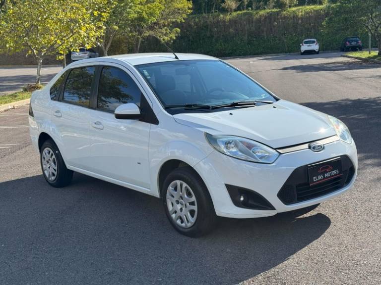 FORD - FIESTA - 2013/2014 - Branca - R$ 39.900,00