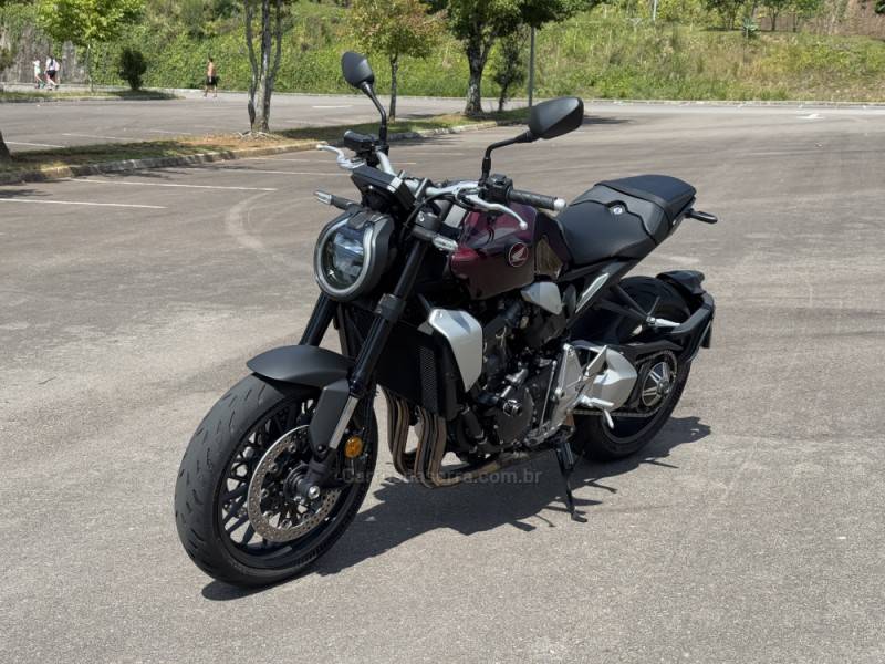 HONDA - CB 1000R - 2023/2024 - Vermelha - R$ 78.900,00