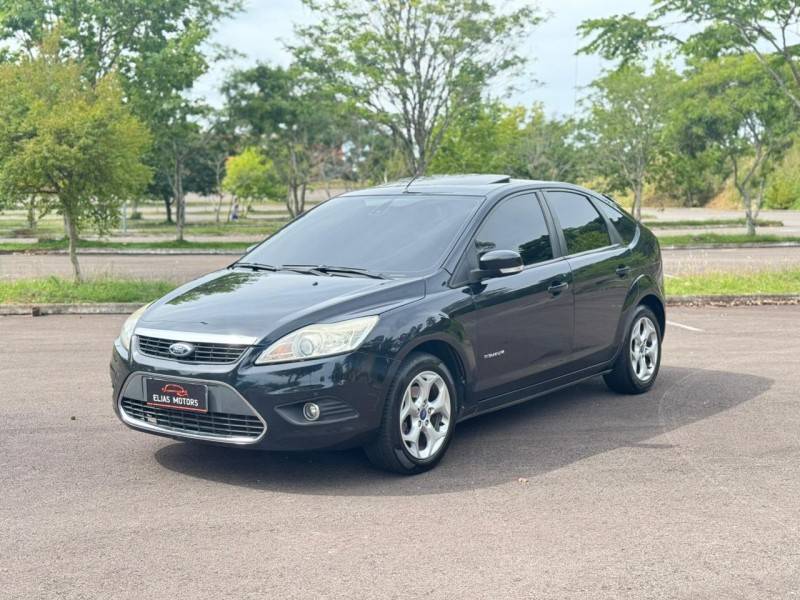 FORD - FOCUS - 2011/2012 - Preta - R$ 47.000,00