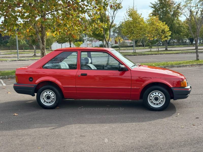 FORD - ESCORT - 1994/1995 - Vermelha - R$ 35.900,00