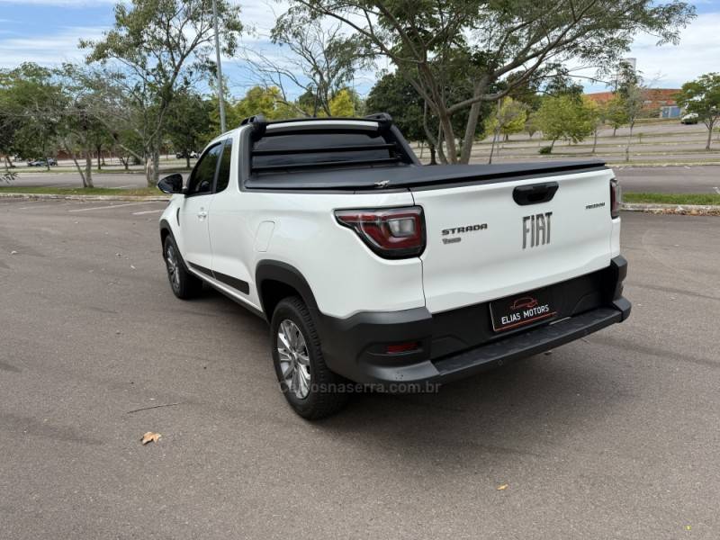 FIAT - STRADA - 2021/2022 - Branca - R$ 83.000,00