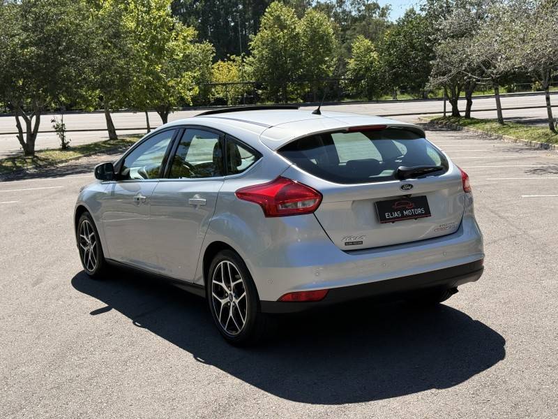 FORD - FOCUS - 2015/2016 - Prata - R$ 73.000,00