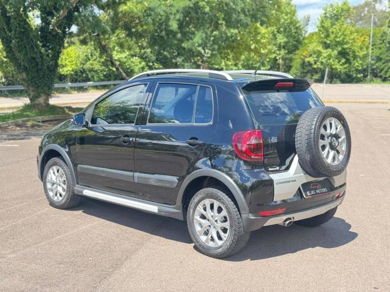 VOLKSWAGEN - CROSSFOX - 2012/2013 - Preta - R$ 48.000,00