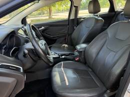 FORD - FOCUS - 2015/2016 - Prata - R$ 73.000,00