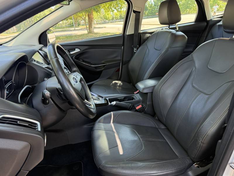 FORD - FOCUS - 2015/2016 - Prata - R$ 73.000,00