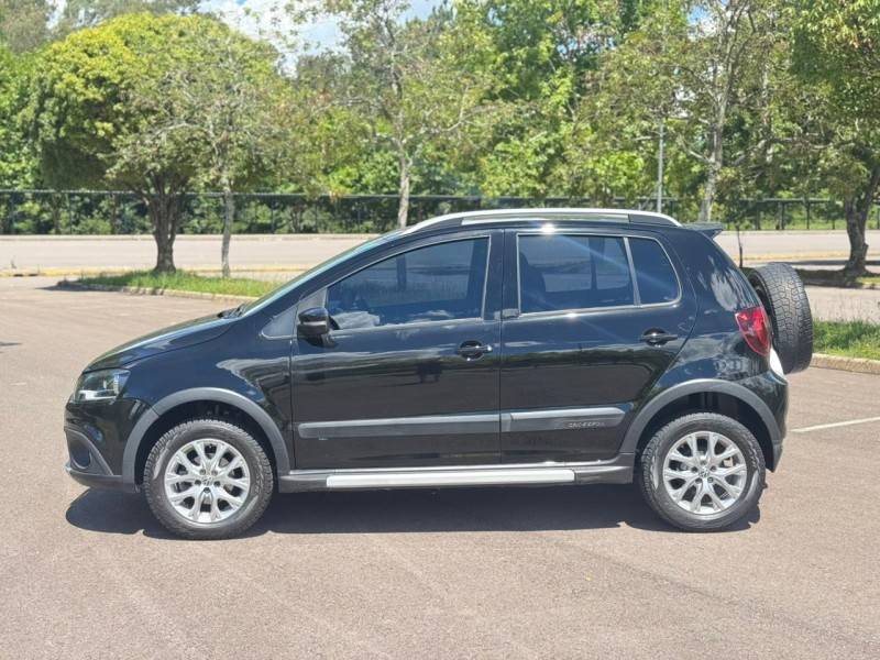 VOLKSWAGEN - CROSSFOX - 2012/2013 - Preta - R$ 48.000,00