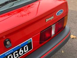 FORD - ESCORT - 1994/1995 - Vermelha - R$ 35.900,00