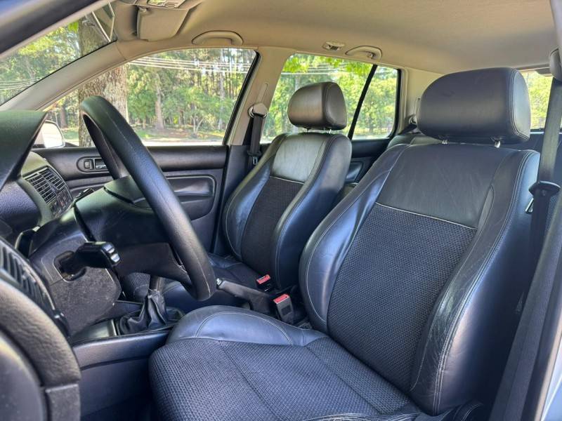 VOLKSWAGEN - GOLF - 2009/2010 - Prata - R$ 47.000,00