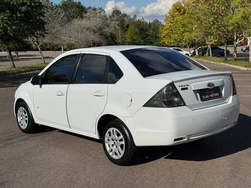 FORD - FIESTA - 2013/2014 - Branca - R$ 39.900,00