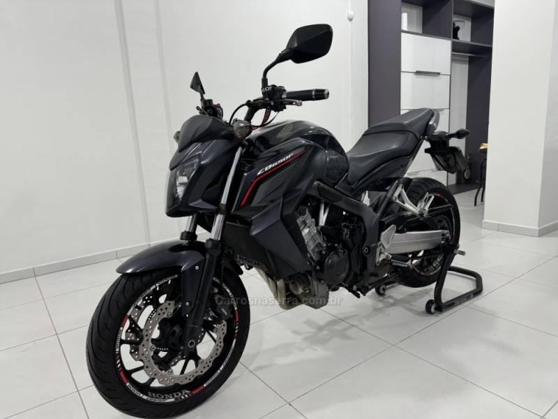 HONDA - CB 650 - 2015/2015 - Preta - R$ 39.900,00
