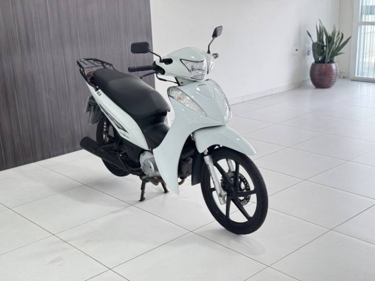 HONDA - BIZ 125 - 2013/2013 - Branca - R$ 12.900,00