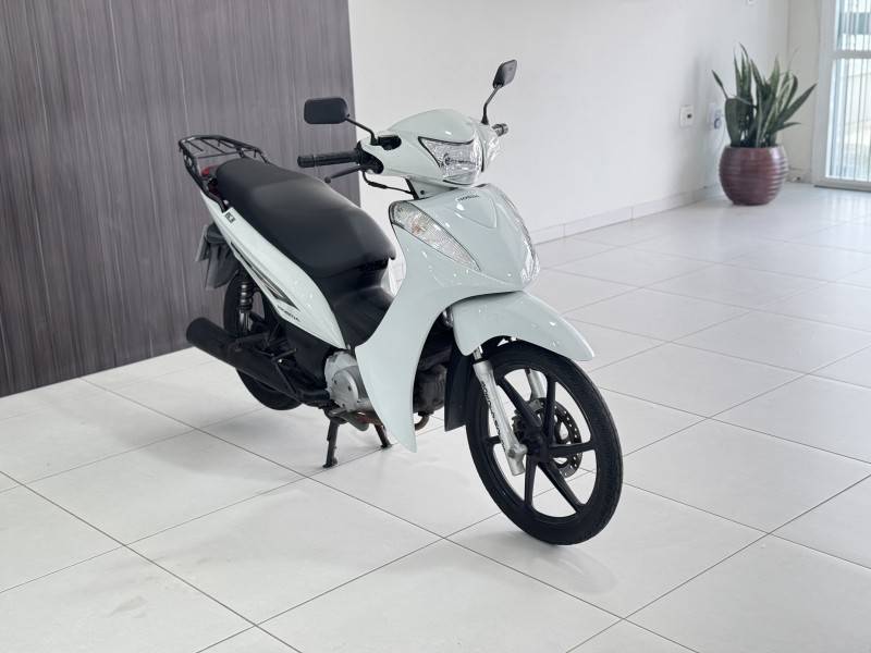 HONDA - BIZ 125 - 2013/2013 - Branca - R$ 12.900,00