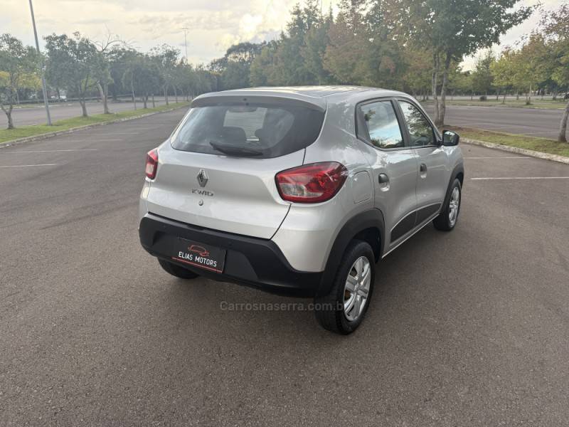 RENAULT - KWID - 2021/2022 - Prata - R$ 48.900,00