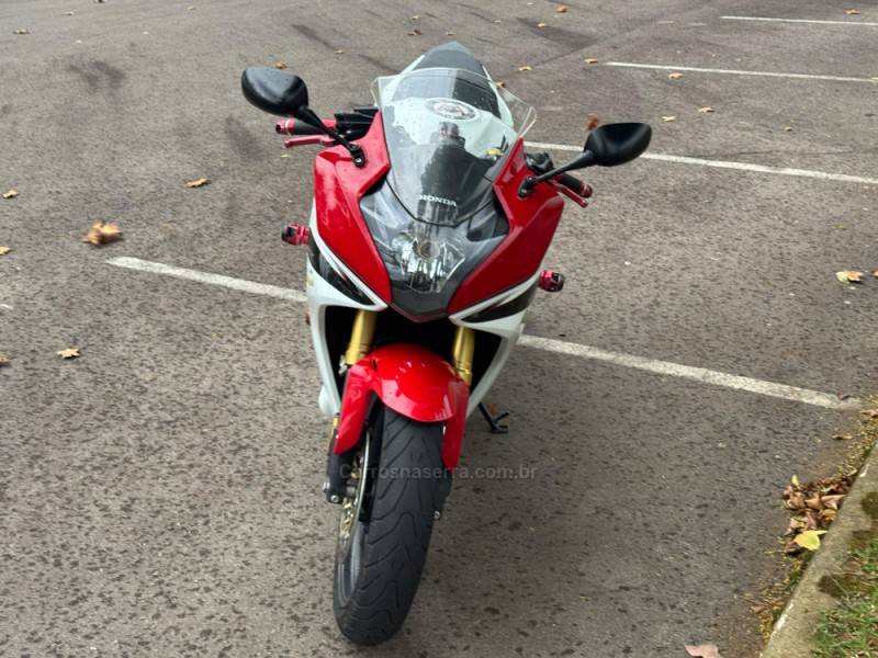 HONDA - CBR 600F - 2013/2013 - Branca - R$ 38.900,00