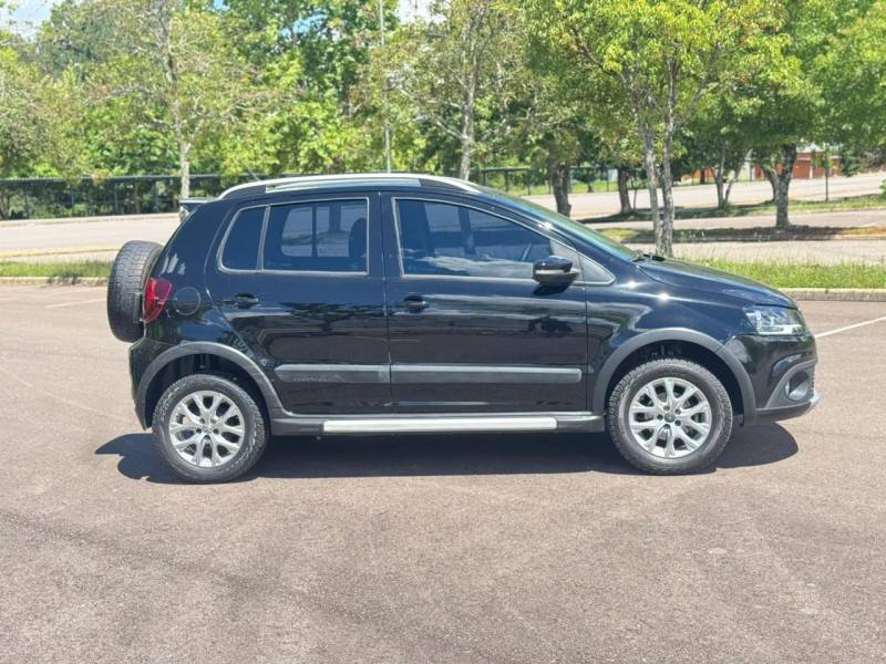 VOLKSWAGEN - CROSSFOX - 2012/2013 - Preta - R$ 48.000,00