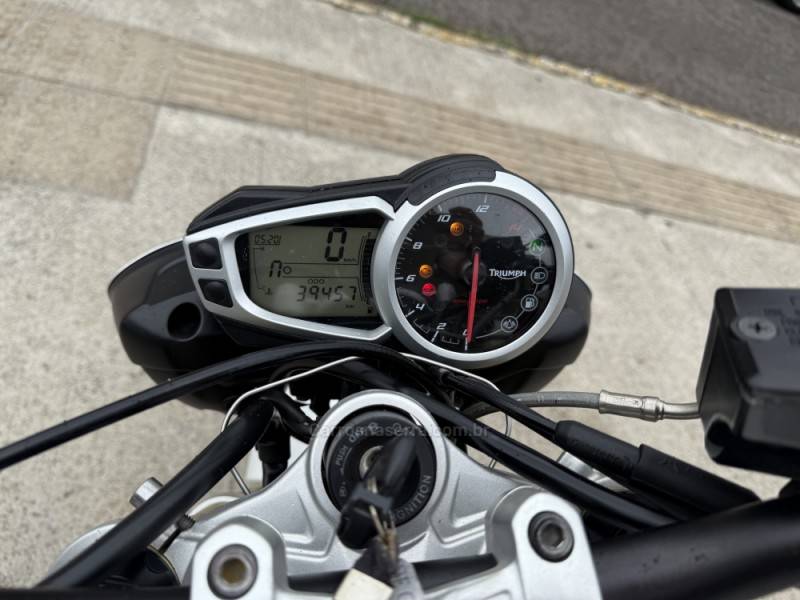 TRIUMPH - STREET TRIPLE 675 - 2016/2016 - Branca - R$ 32.000,00