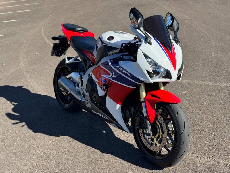 HONDA - CBR 1000RR - 2013/2013 - Branca - R$ 59.900,00