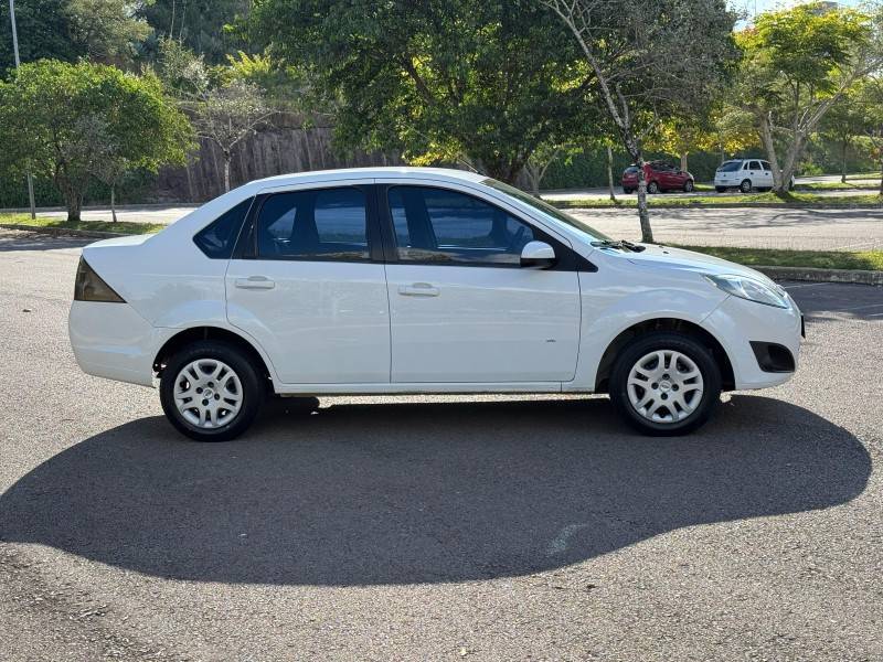 FORD - FIESTA - 2013/2014 - Branca - R$ 39.900,00