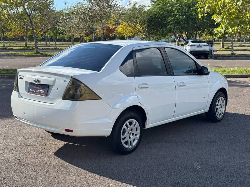 FORD - FIESTA - 2013/2014 - Branca - R$ 39.900,00