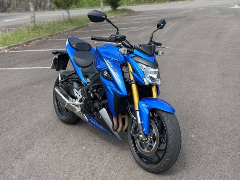 SUZUKI - GSX - 2015/2016 - Azul - R$ 53.900,00
