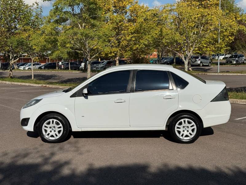 FORD - FIESTA - 2013/2014 - Branca - R$ 39.900,00