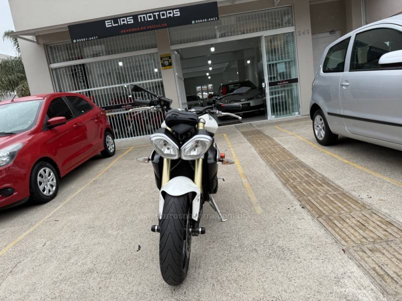TRIUMPH - STREET TRIPLE 675 - 2016/2016 - Branca - R$ 32.000,00