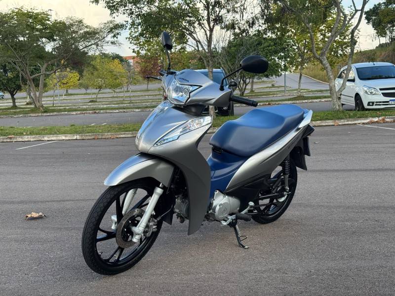 HONDA - BIZ 125 - 2021/2021 - Prata - R$ 15.900,00