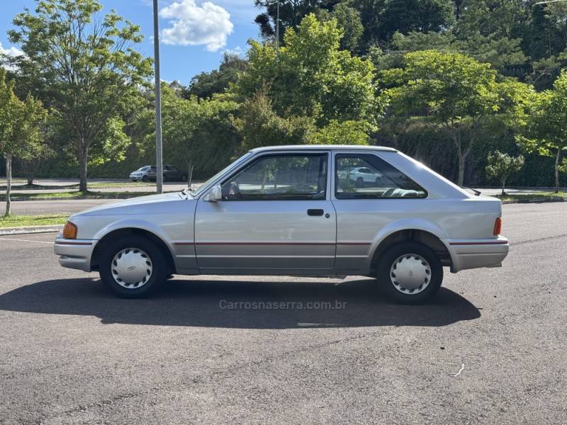 FORD - ESCORT - 1995/1995 - Cinza - R$ 20.000,00