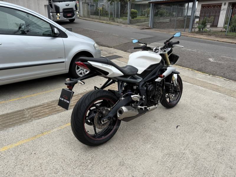 TRIUMPH - STREET TRIPLE 675 - 2016/2016 - Branca - R$ 32.000,00
