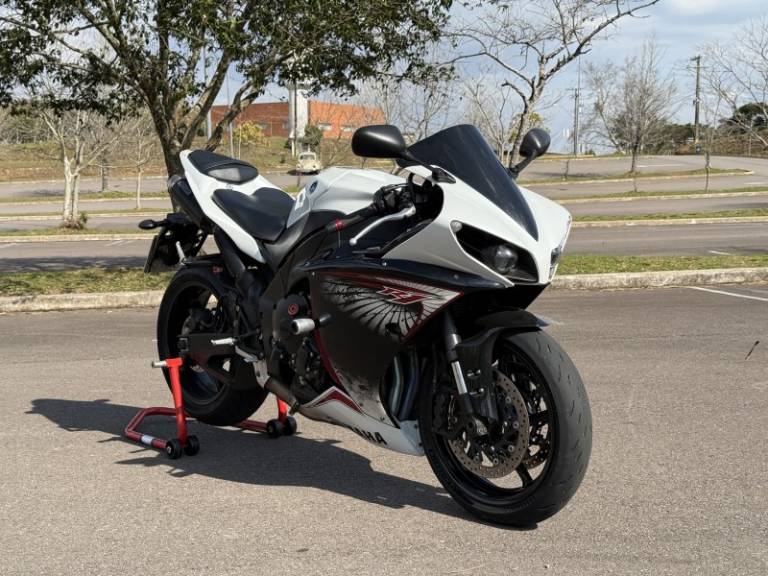 YAMAHA - YZF - 2012/2013 - Branca - R$ 46.900,00