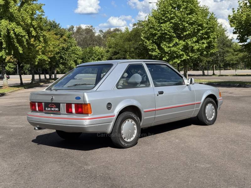 FORD - ESCORT - 1995/1995 - Cinza - R$ 20.000,00