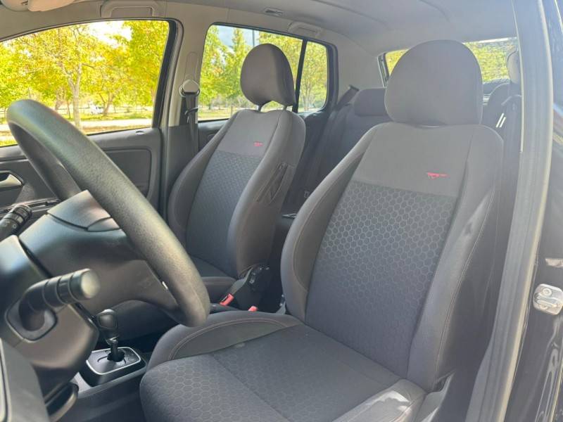 VOLKSWAGEN - CROSSFOX - 2012/2013 - Preta - R$ 48.000,00