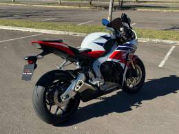 HONDA - CBR 1000RR - 2013/2013 - Branca - R$ 59.900,00