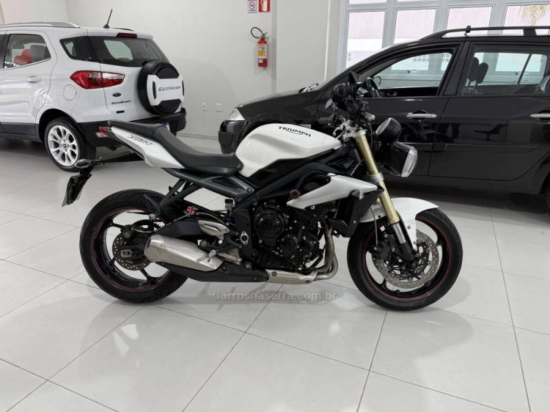 TRIUMPH - STREET TRIPLE 675 - 2016/2016 - Branca - R$ 32.000,00
