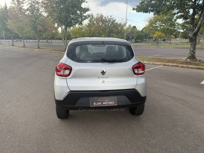 RENAULT - KWID - 2021/2022 - Prata - R$ 48.900,00