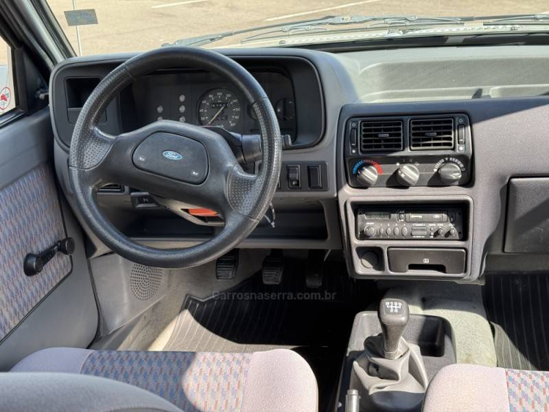 FORD - ESCORT - 1995/1995 - Cinza - R$ 20.000,00